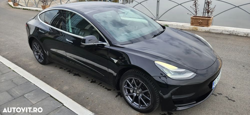 Tesla Model 3 Standard Reichweite Plus Hinterradantrieb - 3