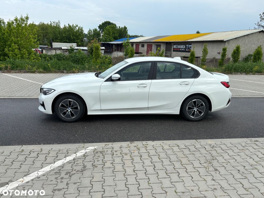 BMW Seria 3 318i - 4