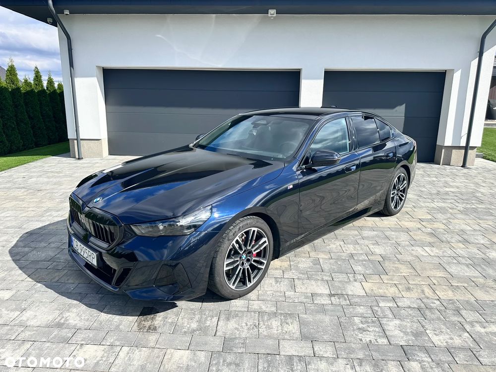 BMW Seria 5 M550i xDrive - 26