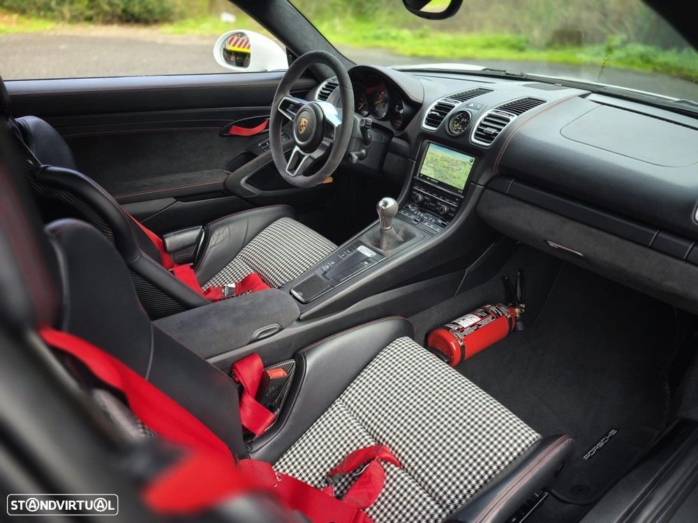 Porsche Cayman GT4 - 51