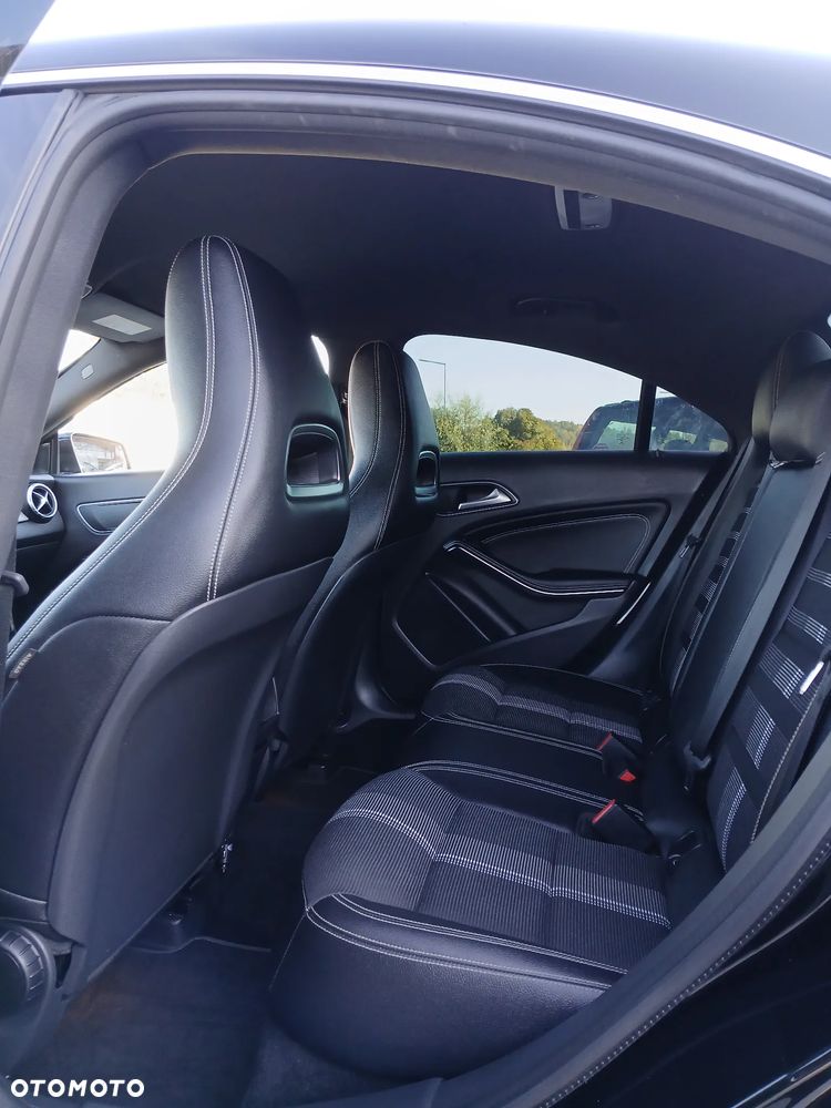 Mercedes-Benz CLA 200 7G-DCT AMG Line - 12