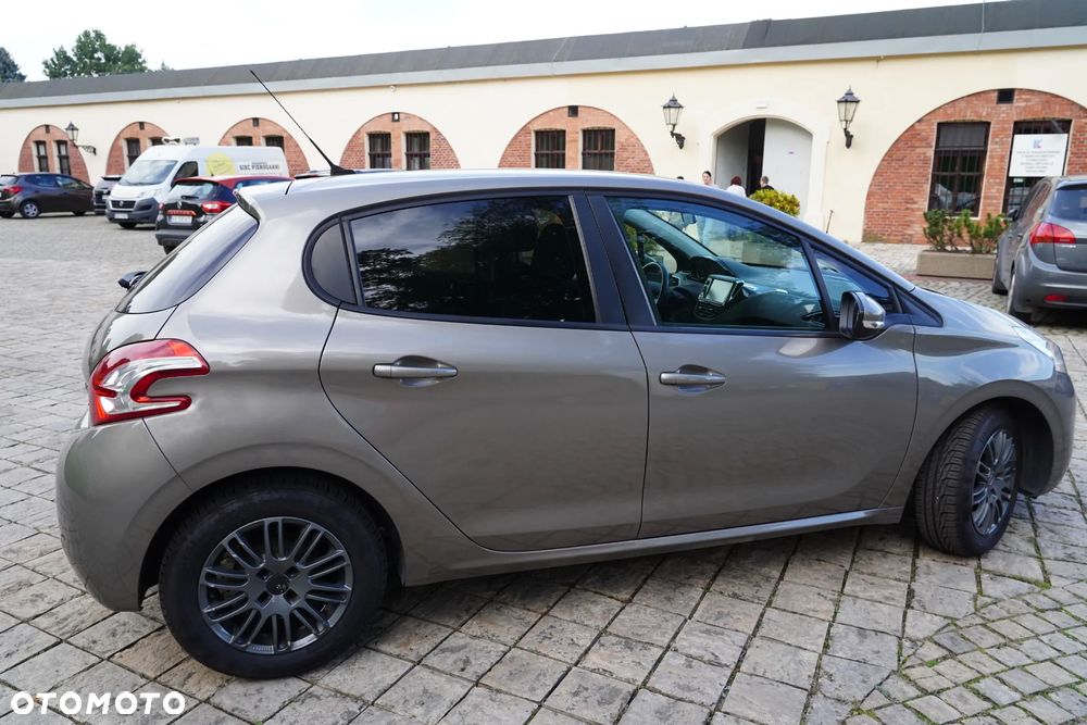 Peugeot 208 - 2