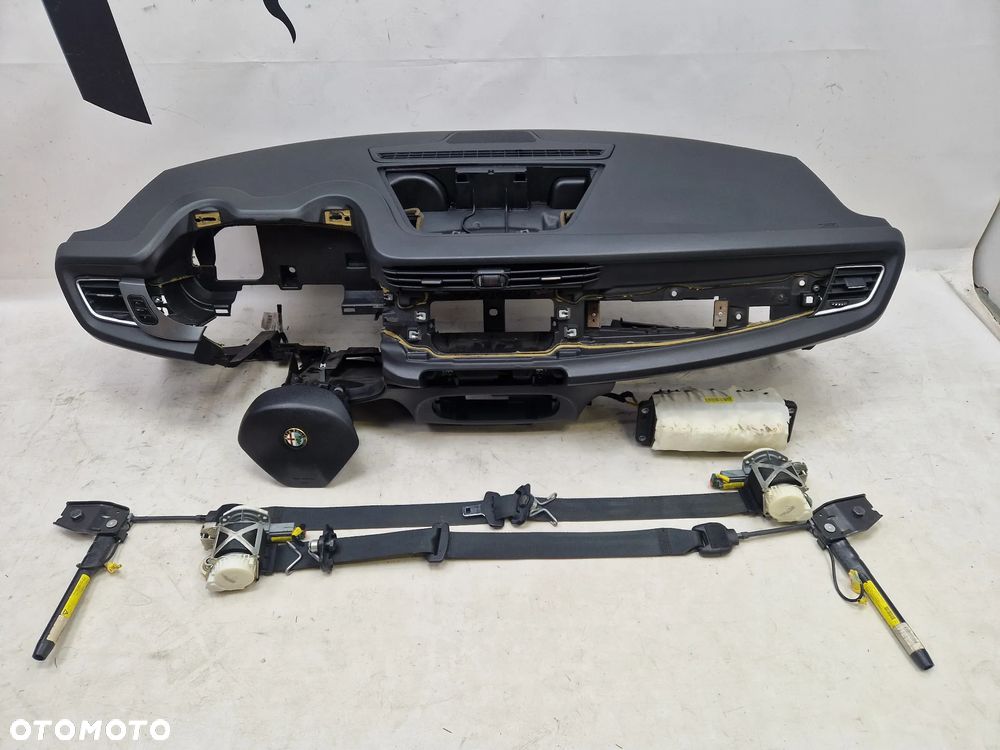 Deska konsola air bag pasy Alfa Romeo Giulietta