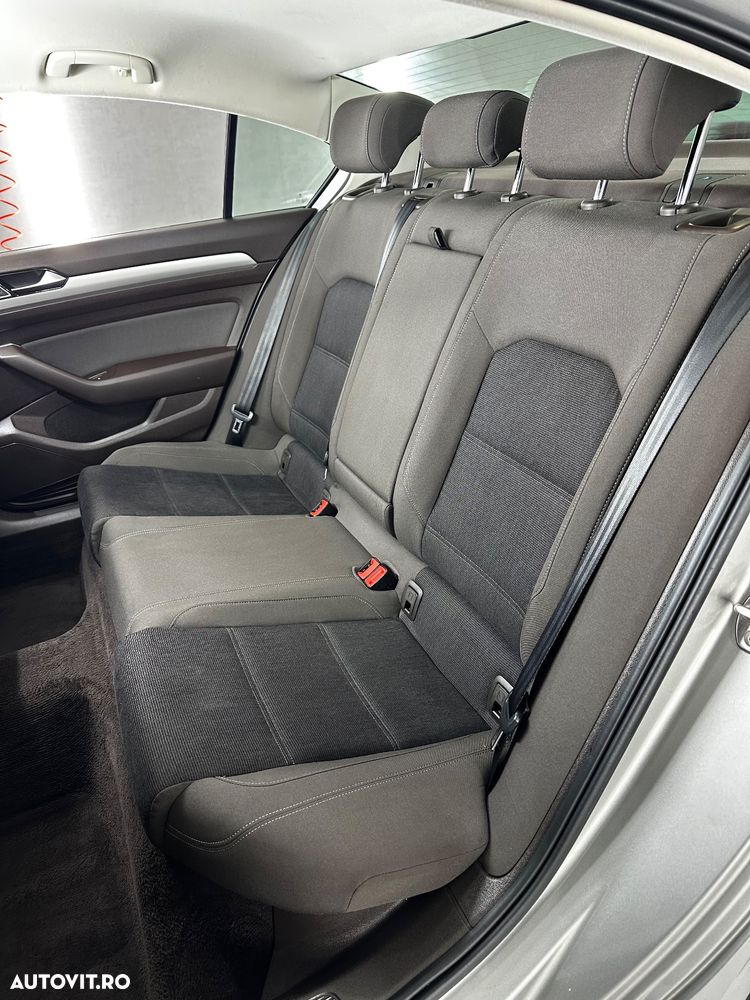 Volkswagen Passat - 16