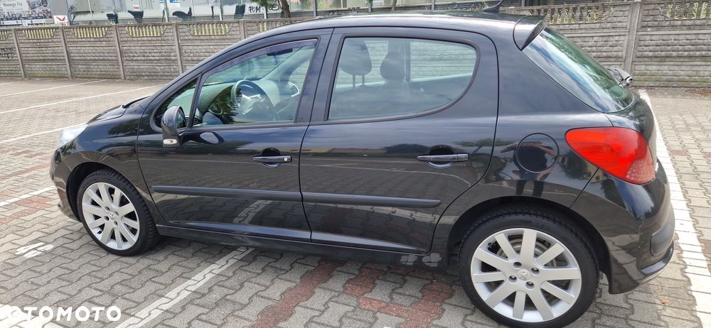 Peugeot 207 - 1