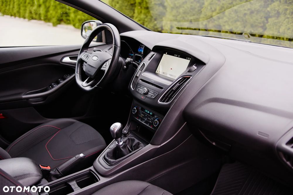 Ford Focus 2.0 TDCi ST-Line Black ASS - 32