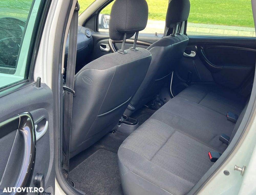 Dacia Duster 1.6 16V 105 4x4 Laureate - 11