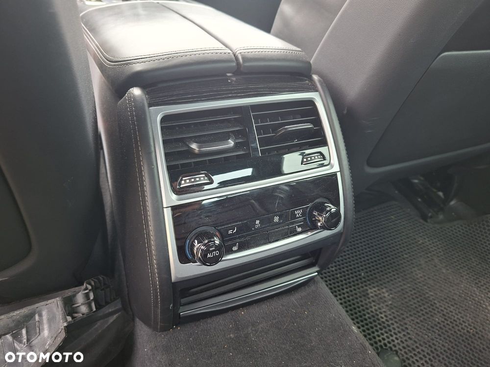BMW Seria 7 - 11