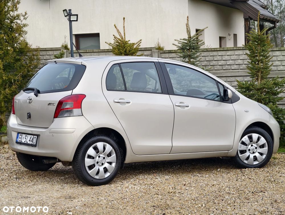 Toyota Yaris 1.33 Premium - 4