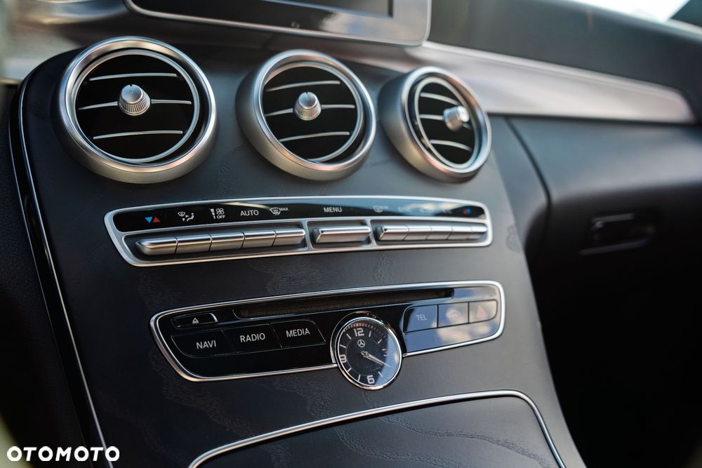Mercedes-Benz Klasa C 300 9G-TRONIC - 30