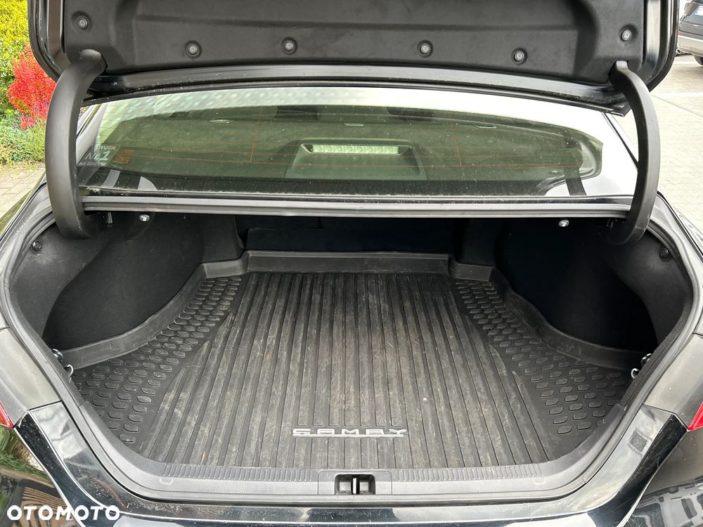 Toyota Camry 2.5 Hybrid Comfort CVT - 24