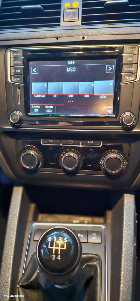 VW Jetta 2.0 TDI Confortline - 7