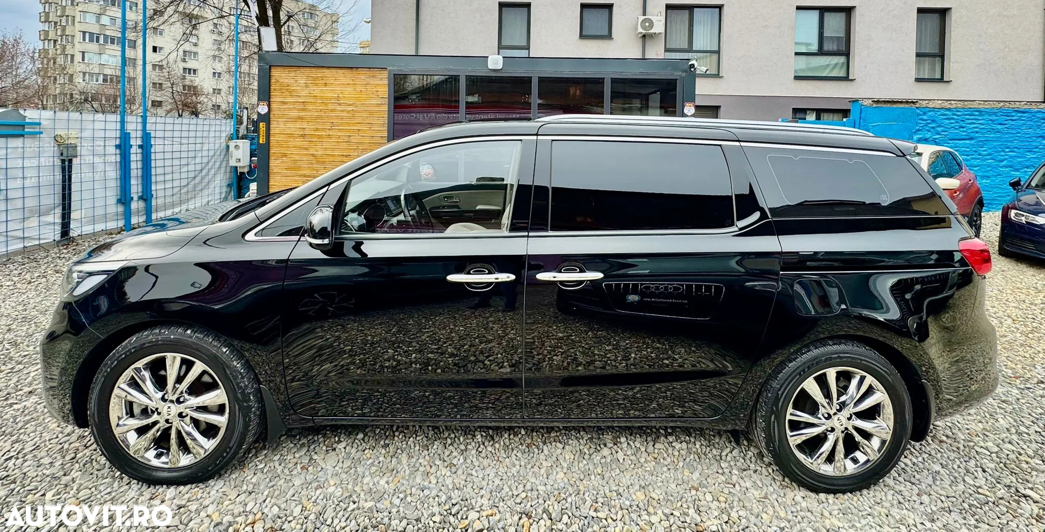 Kia Carnival - 15