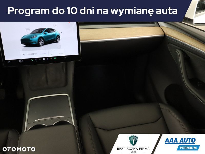 Tesla Model Y - 10