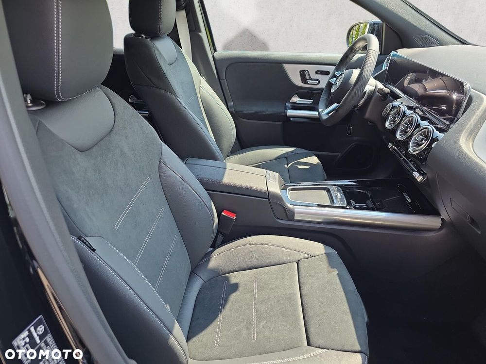 Mercedes-Benz GLA - 16