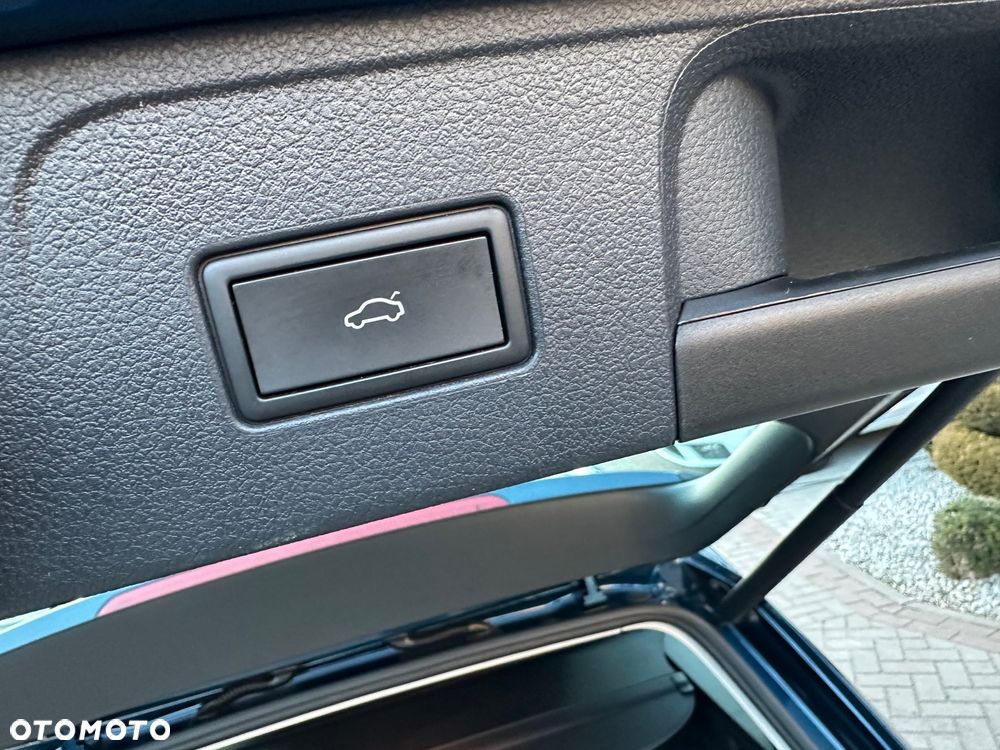 Volkswagen Passat Variant 2.0 TDI SCR DSG Elegance - 34