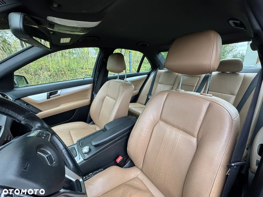 Mercedes-Benz Klasa C 350 CDI DPF (BlueEFFICIENCY) 7G-TRONIC Avantgarde - 22