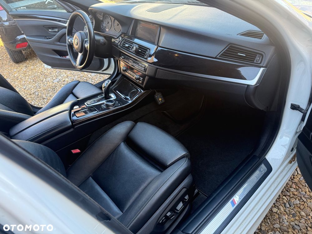 BMW Seria 5 550i - 12