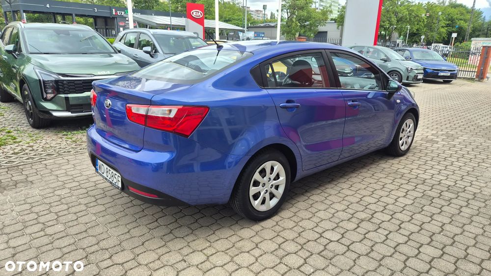 Kia Rio 1.2 L - 9