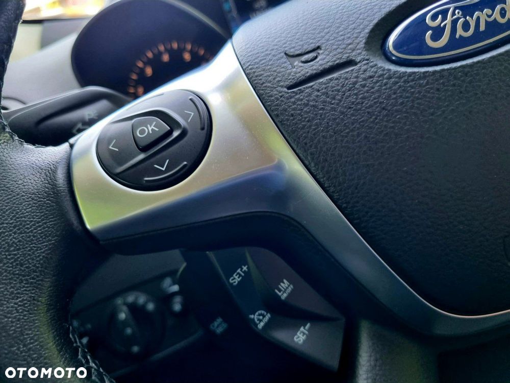Ford Kuga 1.5 EcoBoost 2x4 Titanium - 16