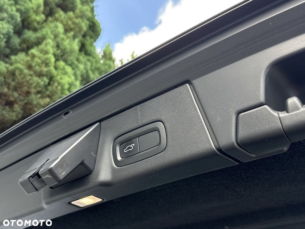 Volvo V90 Cross Country D5 AWD Pro - 32