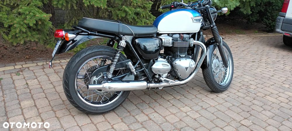 Triumph Bonneville - 3