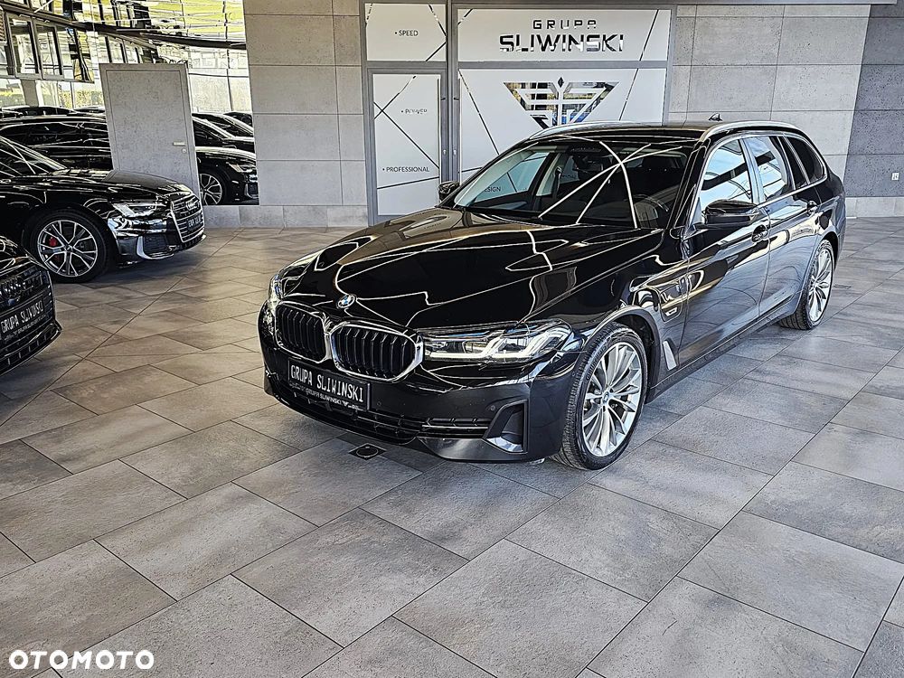 BMW 5 Series 2023 photo 2