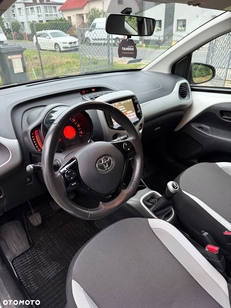 Toyota Aygo x-play - 8