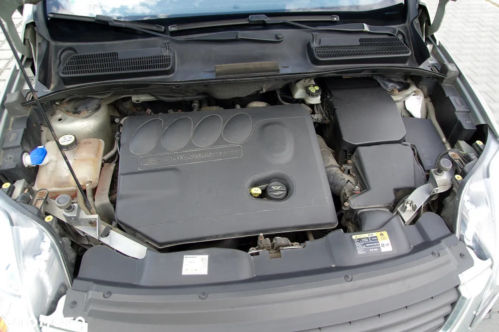 Ford Kuga 2.0 TDCi 2x4 Titanium - 40