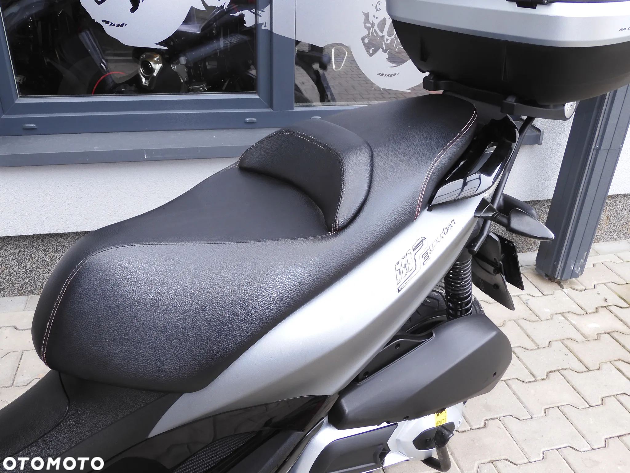 Piaggio MP-3 - 25