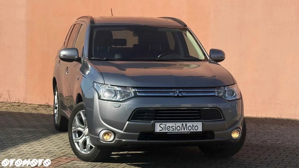 Mitsubishi Outlander - 2