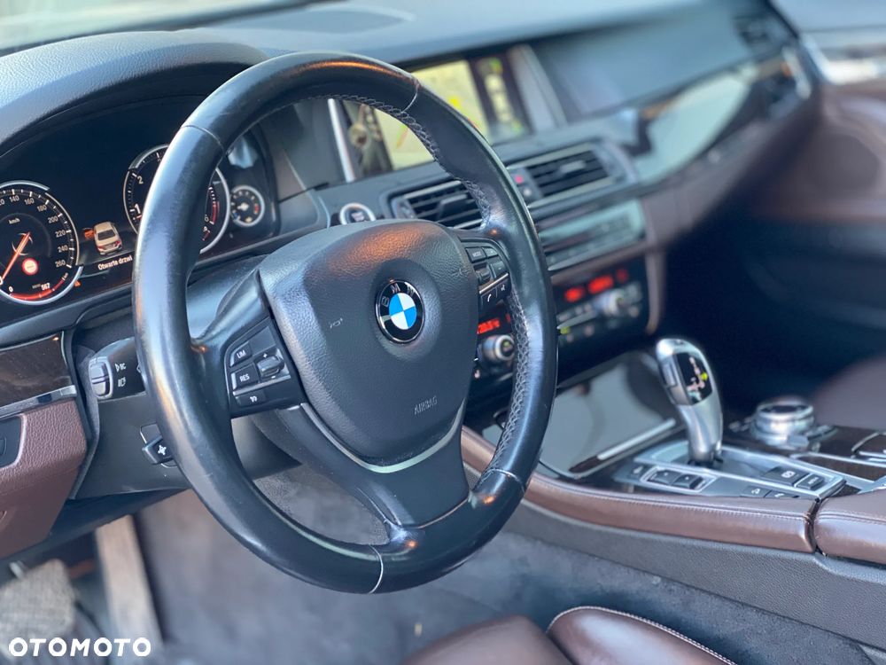 BMW Seria 5 525d xDrive Luxury Line - 11
