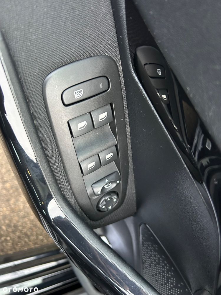 Peugeot 208 1.2 PureTech GPF Signature S&S - 15