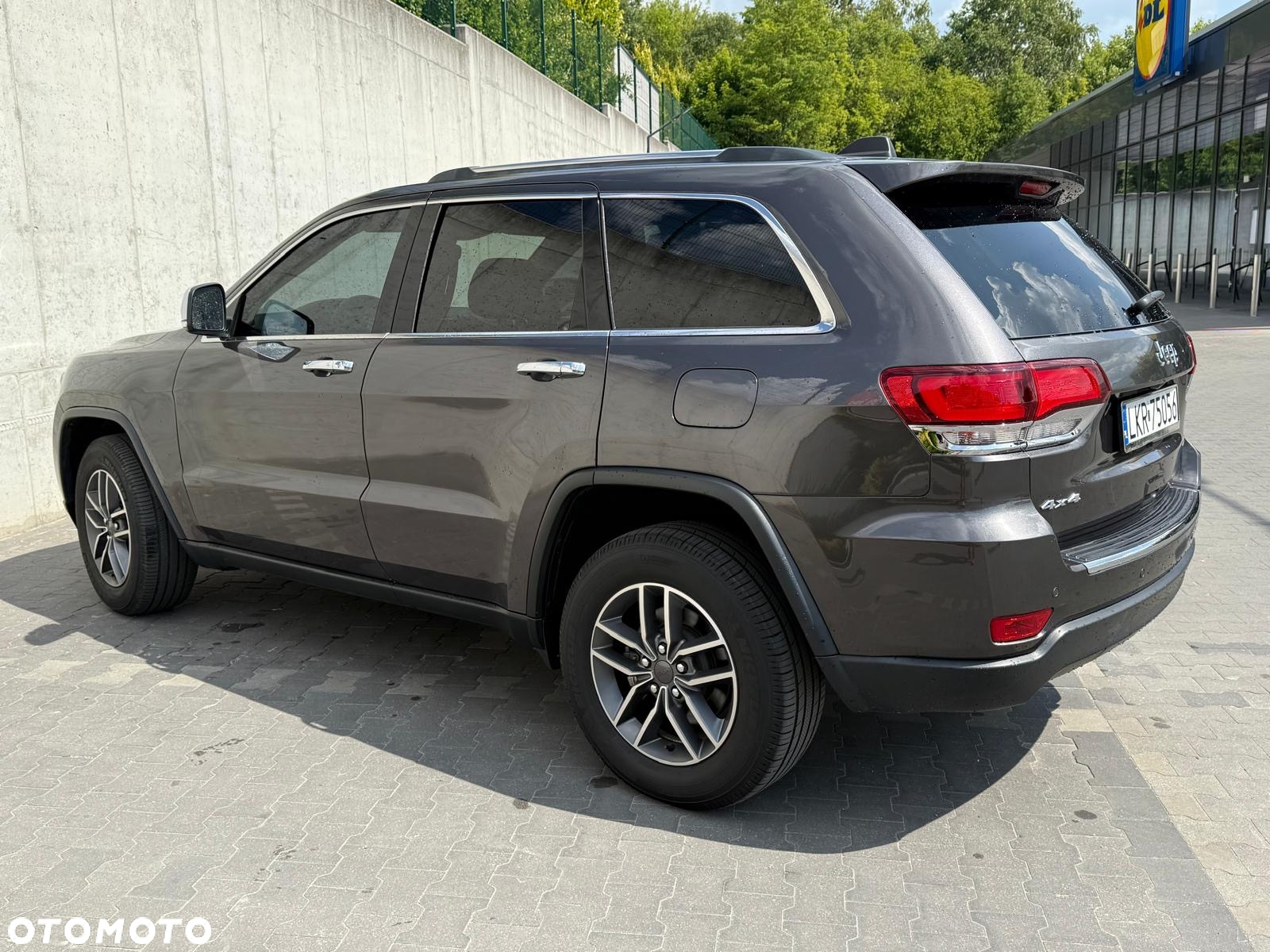 Jeep Grand Cherokee - 20