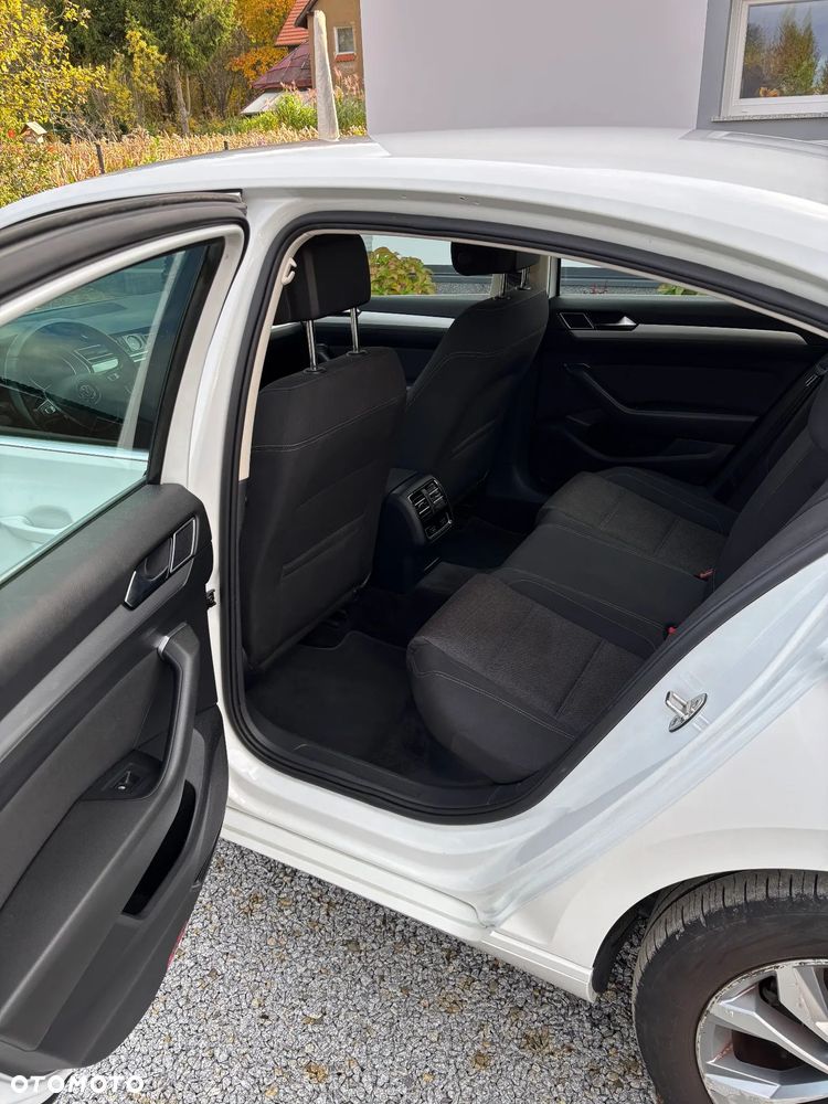 Volkswagen Passat - 10
