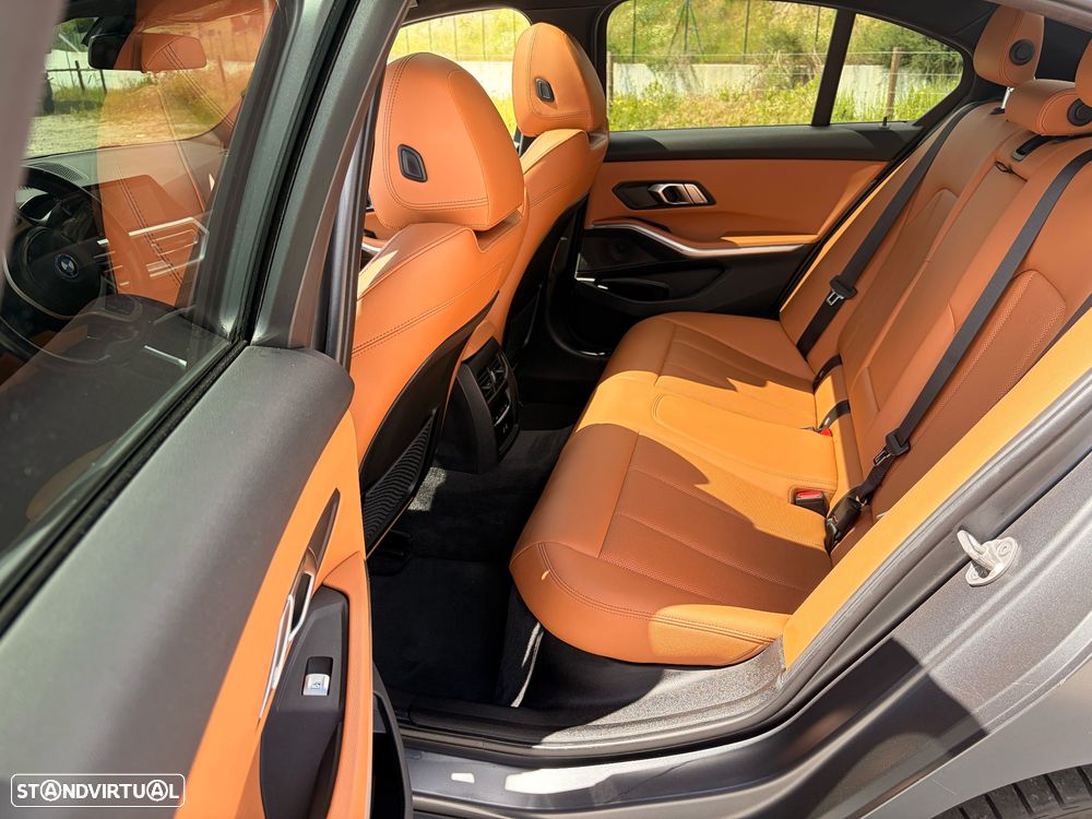 BMW 330 e Pack Desportivo M Auto - 15