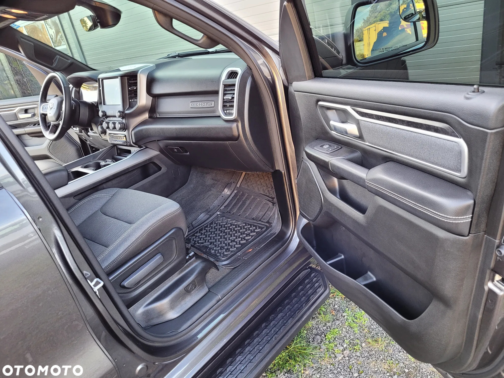 RAM 1500 Crew Cab Shortbed Bighorn - 12
