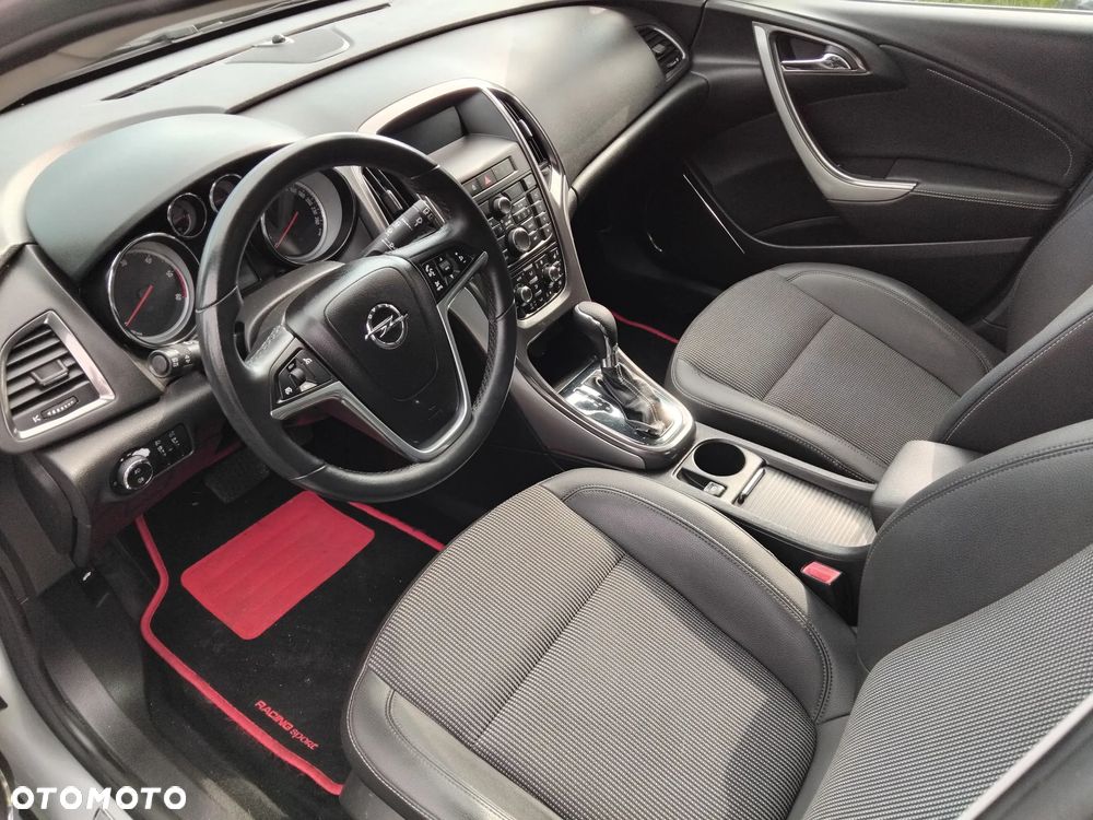 Opel Astra 1.4 Turbo 150 Jahre - 14