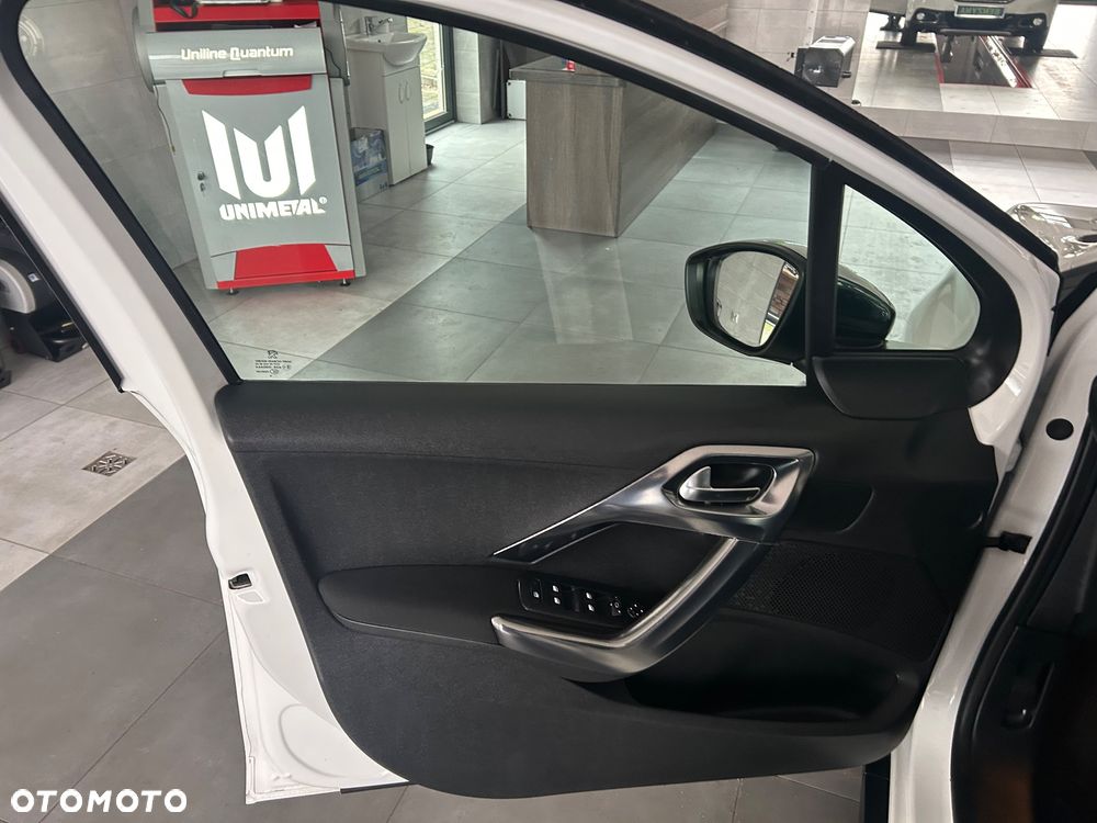 Peugeot 2008 PureTech 82 Access - 15