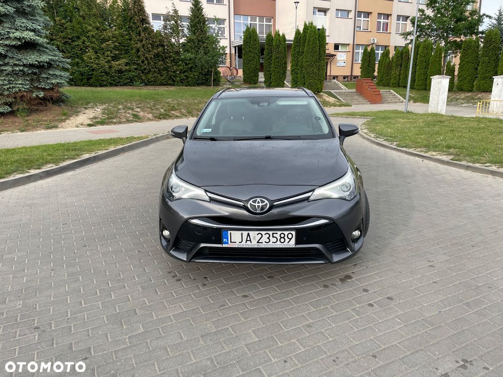 Toyota Avensis 2.0 D-4D Premium - 2