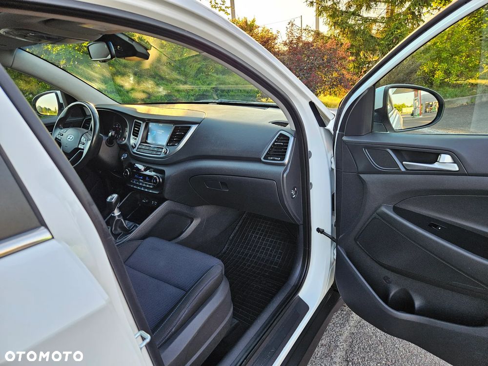 Hyundai Tucson blue 1.7 CRDi 2WD Style - 32