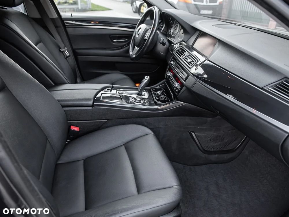 BMW Seria 5 520d Luxury Line - 31