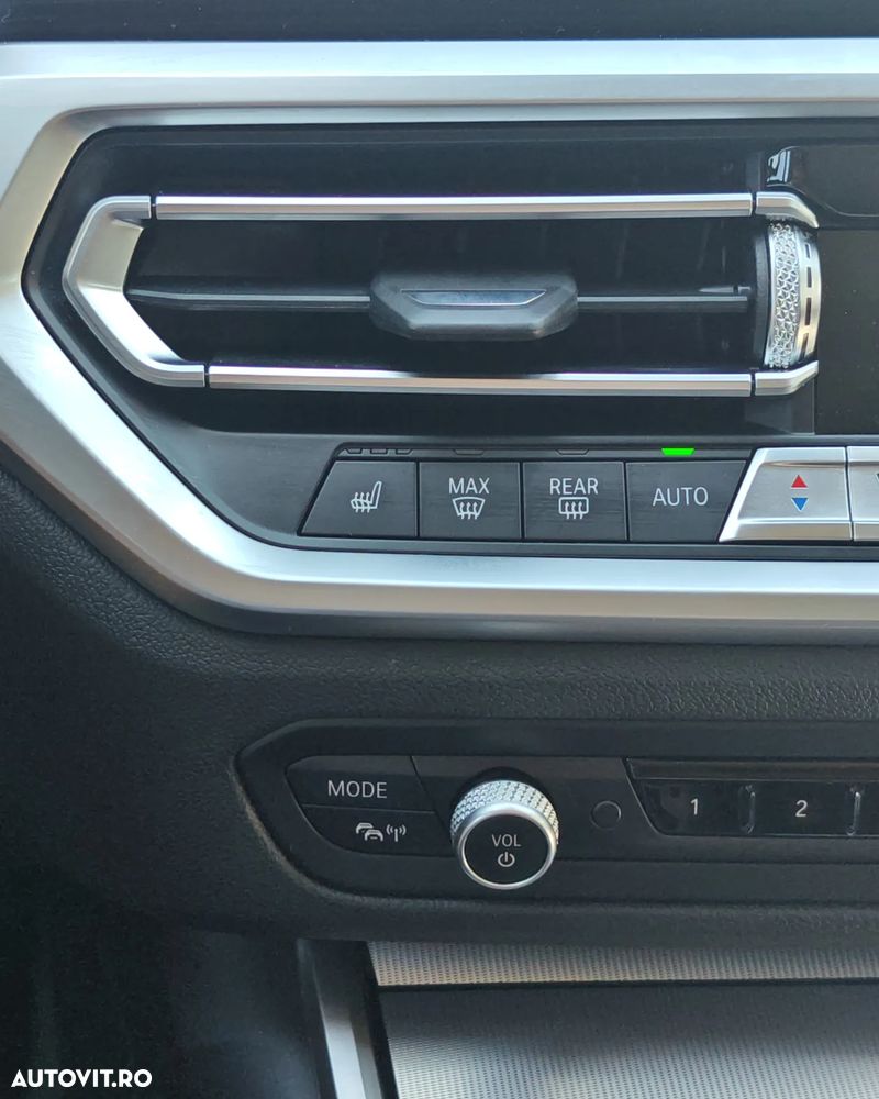 BMW Seria 3 320d xDrive AT - 23