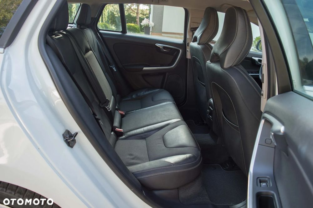 Volvo V60 D4 Geartronic RDesign - 33