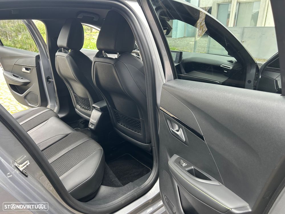 Peugeot e-208 GT - 16