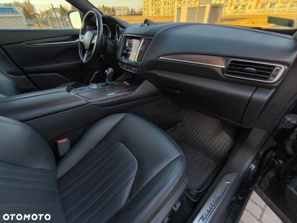 Maserati Levante Q4 Executive - 34