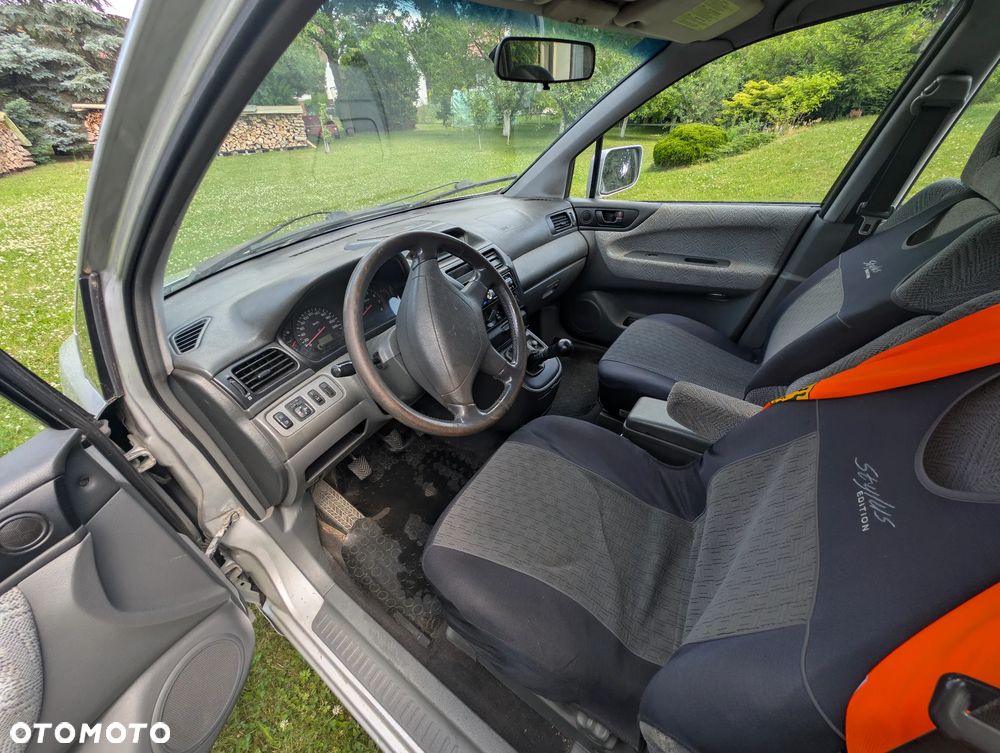 Mitsubishi Space Wagon - 8