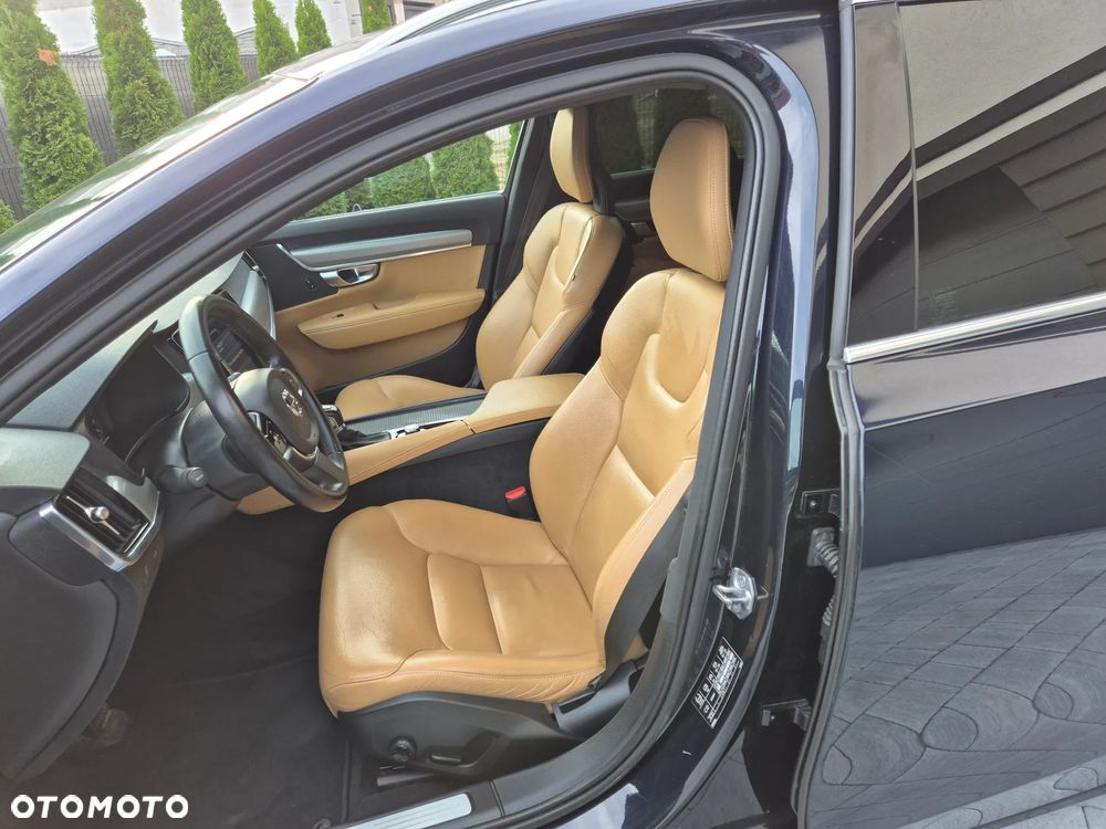 Volvo V90 D3 Momentum Pro - 23