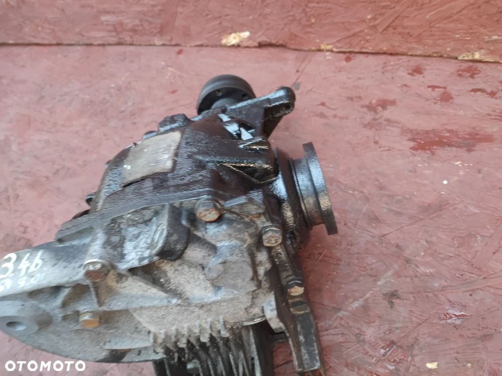 BMW E60 / E61 ORYGINALNY DYFERENCJAŁ TYŁ / DYFER / PRZEKŁADNIA TYŁ DUŻA GŁOWA O PRZEŁOŻENIU 3.46 POD SKRZYNIĘ AUTOMAT I SILNIK M54B30 O NR.  33 10 7 516 882 OEM SPRAWNY W 100% - 22