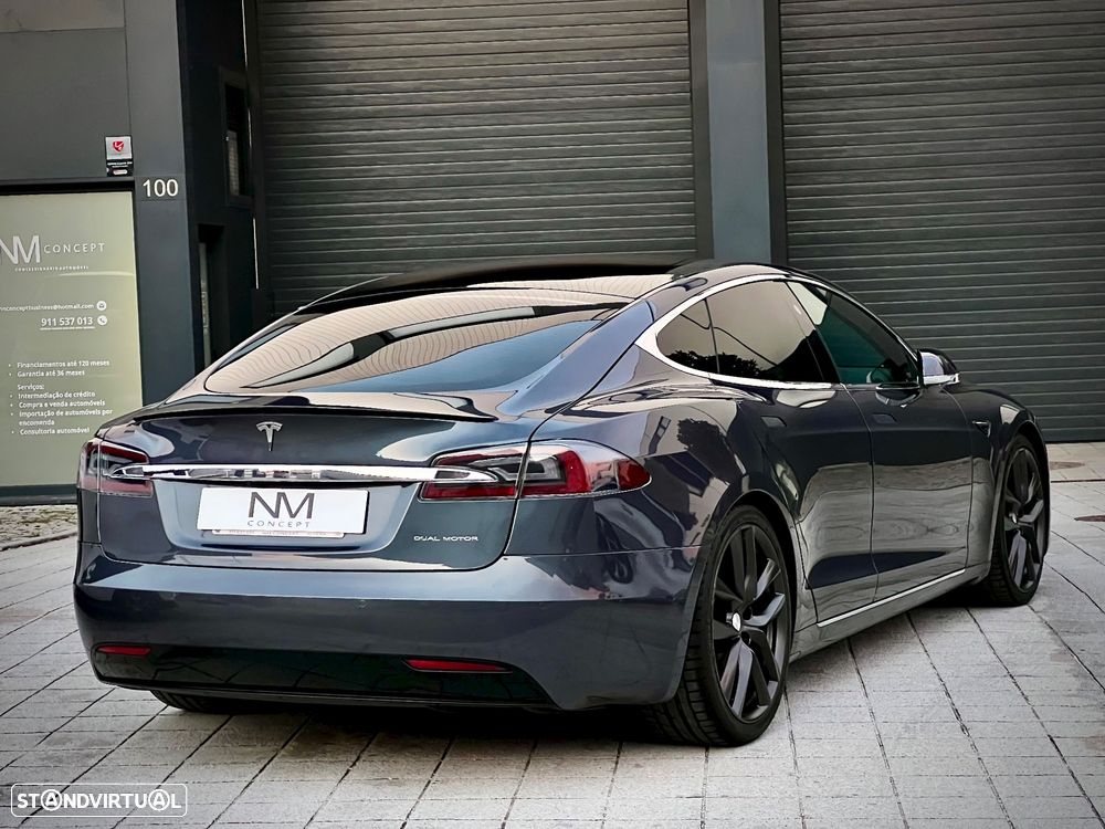 Tesla Model S - 7